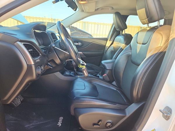 2019 JEEP CHEROKEE Latitude Plus — DENT