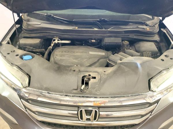 2016 HONDA PILOT EXL-R — Engine bay
