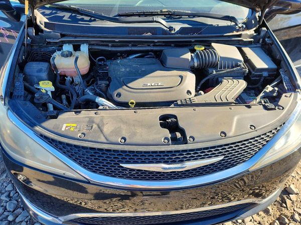 2017 CHRYSLER PACIFICA Touring L — Engine bay
