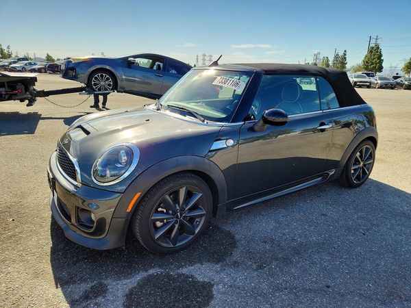 2014 MINI COOPER — Front 3/4