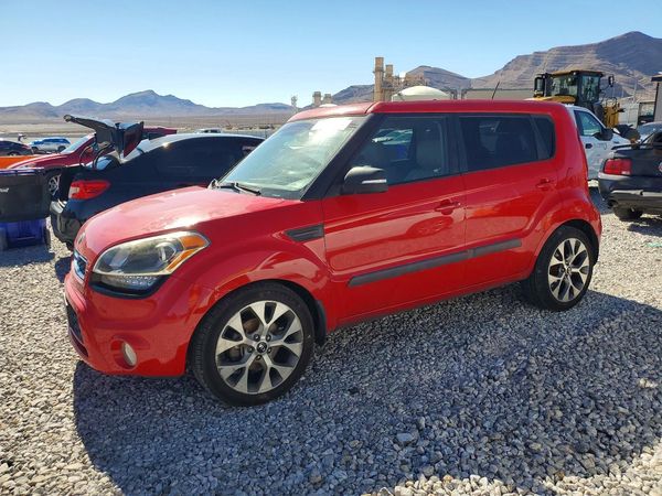 2013 KIA SOUL All Trims — Front 3/4