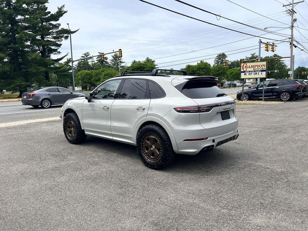 2021 PORSCHE CAYENNE