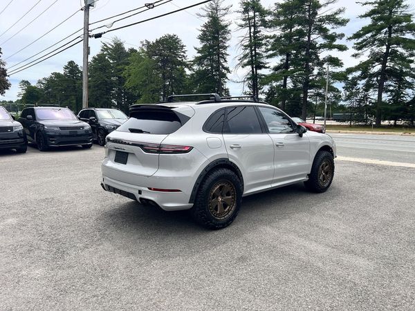 2021 PORSCHE CAYENNE