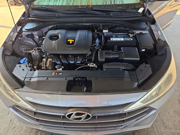 2020 HYUNDAI ELANTRA — Engine bay