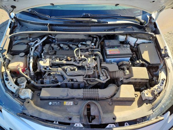 2021 TOYOTA COROLLA SE, CVT — Engine bay