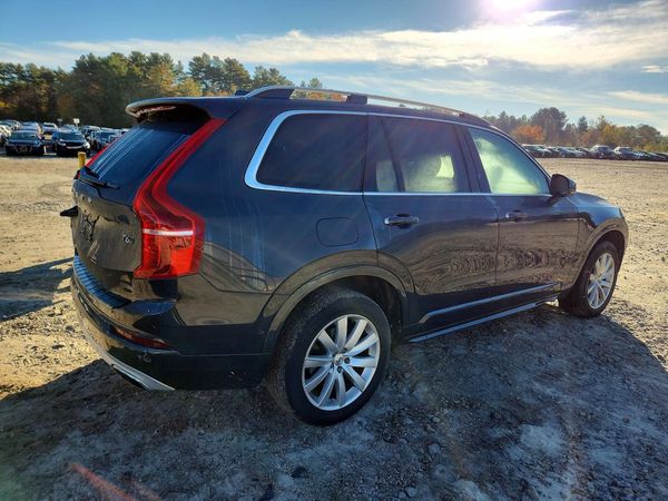 2017 VOLVO XC90 Momentum — PSRA