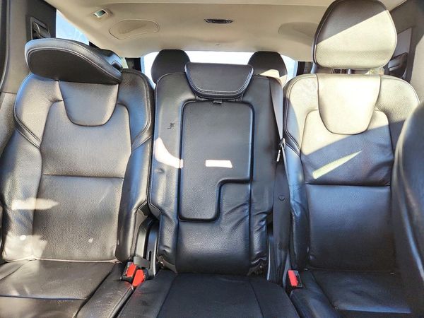 2017 VOLVO XC90 Momentum — SUVN