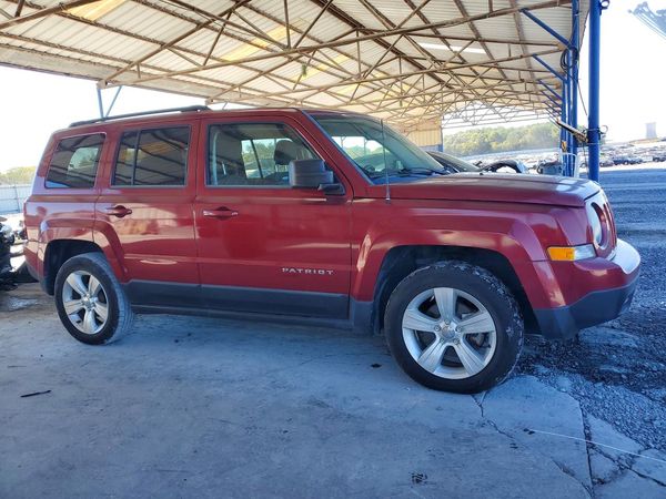 2013 JEEP PATRIOT Latitude — Passenger 3/4