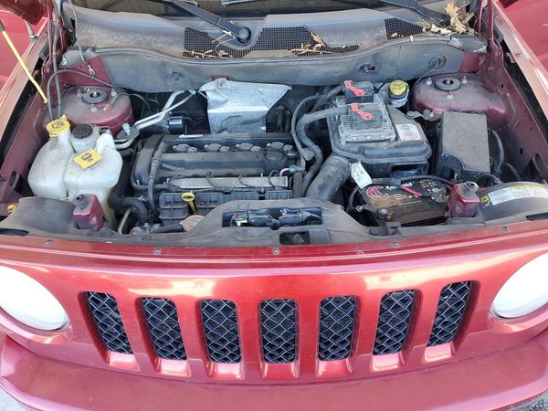 2013 JEEP PATRIOT Latitude — Engine bay