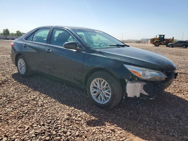 2016 TOYOTA CAMRY — Passenger 3/4