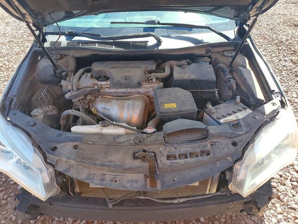 2016 TOYOTA CAMRY — Engine bay