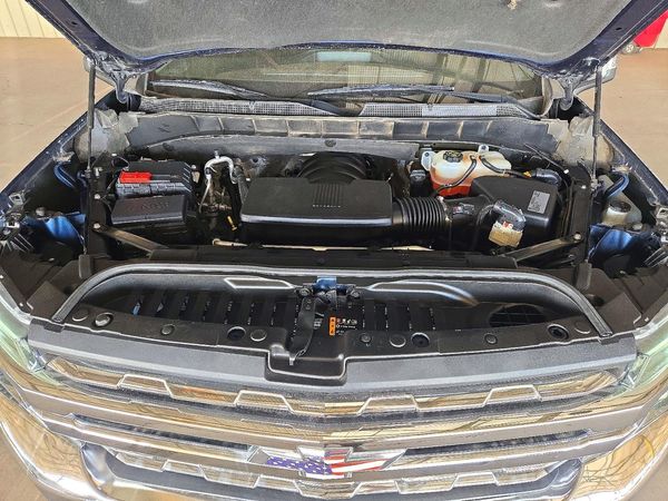 2021 CHEVROLET SILVERADO LT — Engine bay