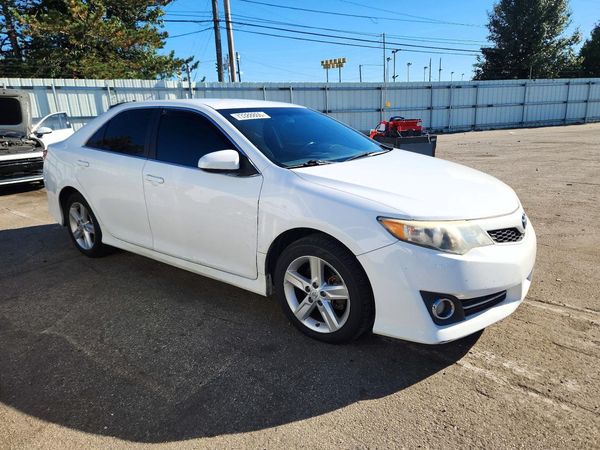 2014 TOYOTA CAMRY — Passenger 3/4