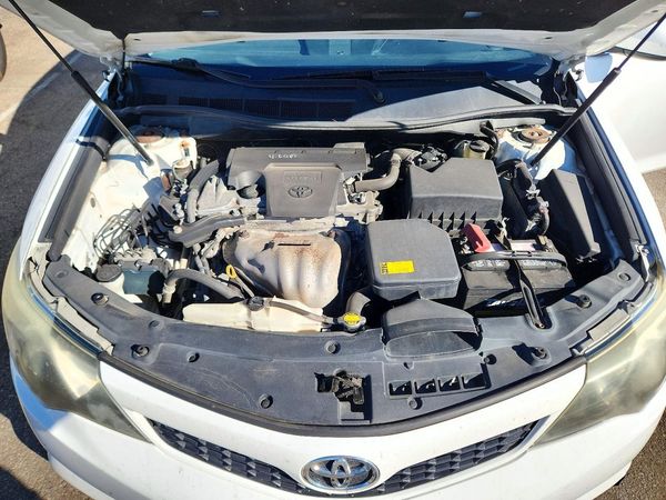2014 TOYOTA CAMRY — Engine bay