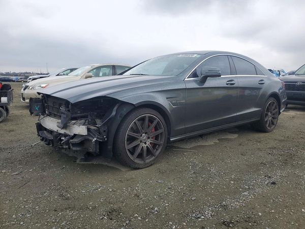 2014 MERCEDES-BENZ CLS CLS63 AMG-S 4-Matic — Front 3/4