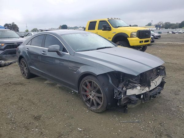2014 MERCEDES-BENZ CLS CLS63 AMG-S 4-Matic — Passenger 3/4
