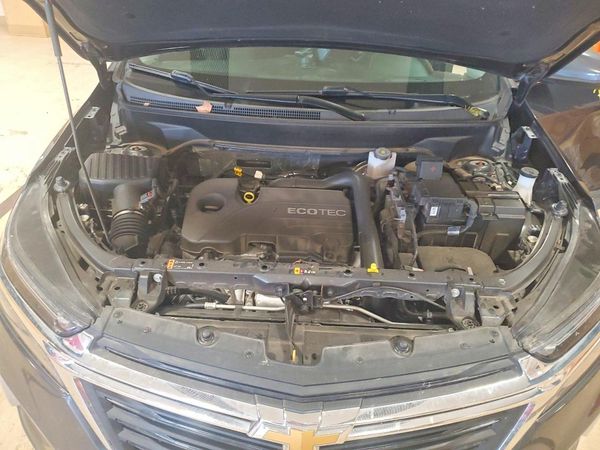 2022 CHEVROLET EQUINOX LT (1LT) — Engine bay