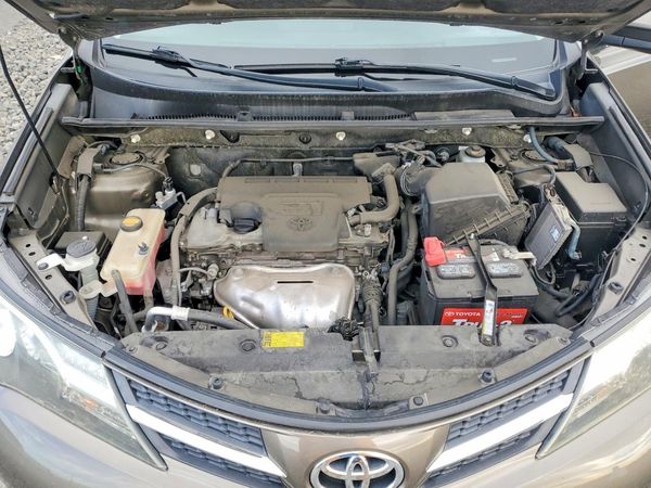 2013 TOYOTA RAV4 Sports — Engine bay