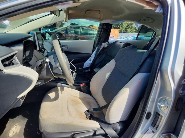 2020 TOYOTA COROLLA LE — DENT
