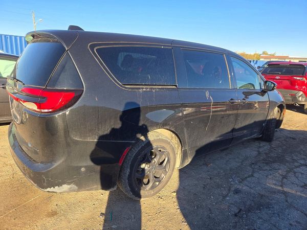 2022 CHRYSLER PACIFICA Touring L — PSRA