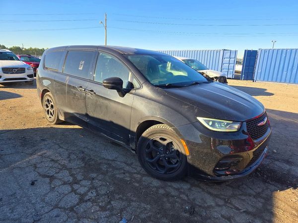 2022 CHRYSLER PACIFICA Touring L — Passenger 3/4