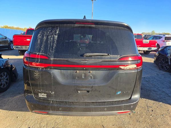 2022 CHRYSLER PACIFICA Touring L — DIRR