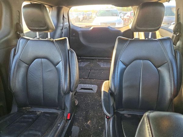 2022 CHRYSLER PACIFICA Touring L — SUVN