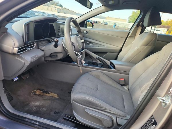 2021 HYUNDAI ELANTRA SE — DENT