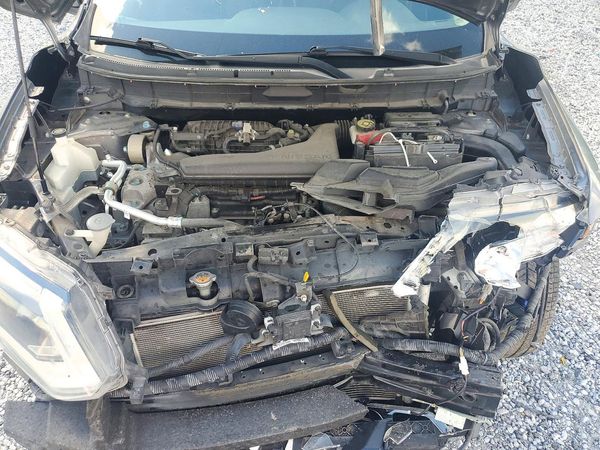 2018 NISSAN ROGUE — Engine bay