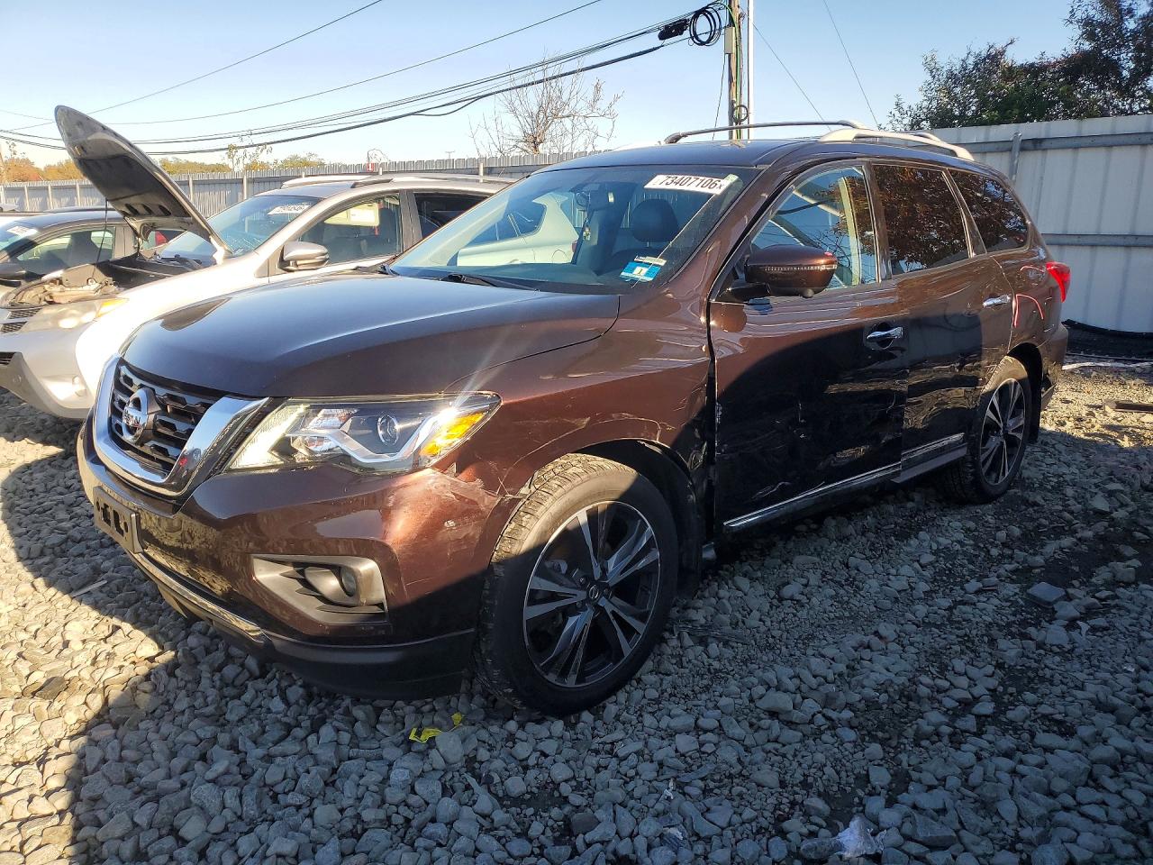 2020 NISSAN PATHFINDER Platinum — Front 3/4