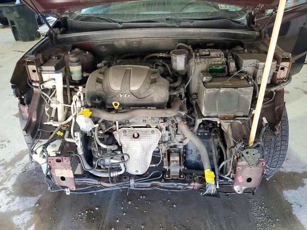 2012 KIA SORENTO GL(Middle-low grade) — Engine bay