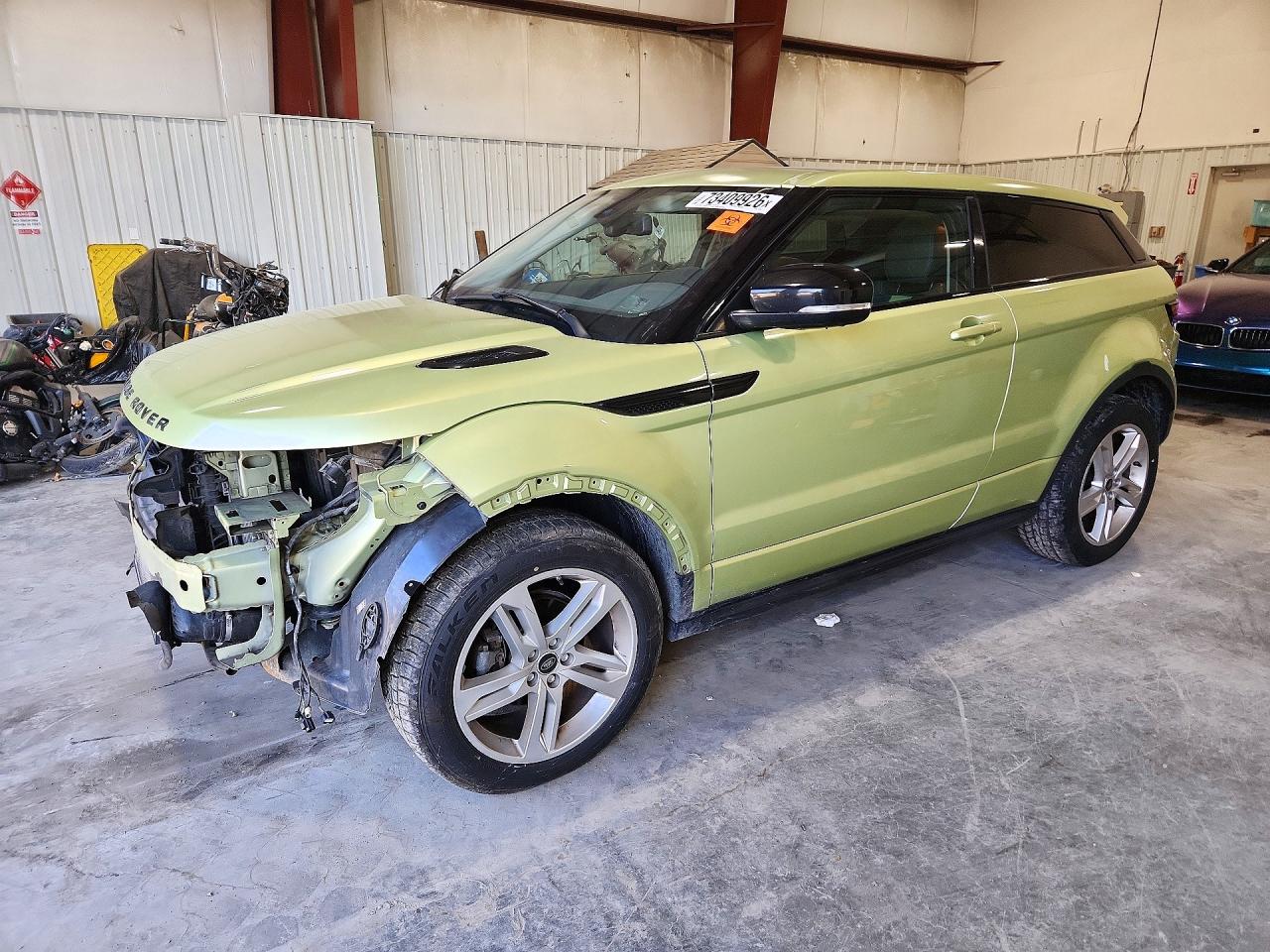 2013 LAND ROVER RANGEROVER Dynamic Premium — Front 3/4