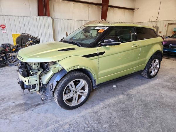 2013 LAND ROVER RANGEROVER Dynamic Premium — Front 3/4