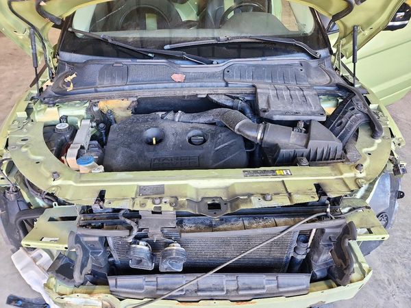 2013 LAND ROVER RANGEROVER Dynamic Premium — Engine bay