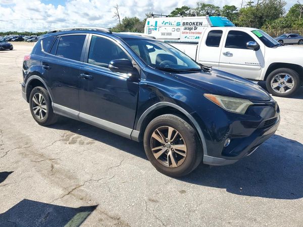 2017 TOYOTA RAV4 XLE — Passenger 3/4