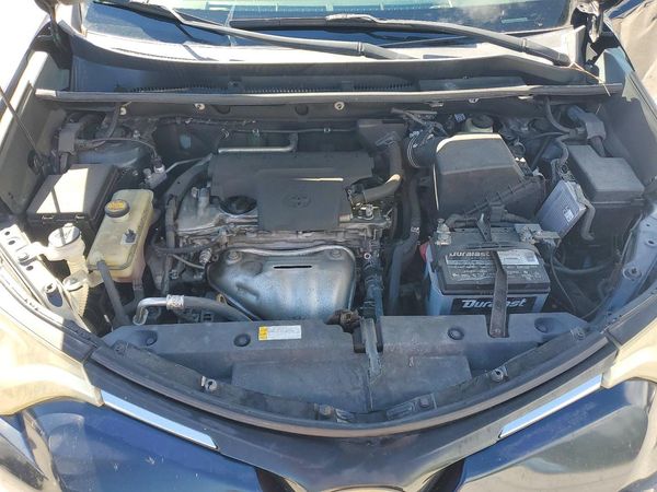 2017 TOYOTA RAV4 XLE — Engine bay