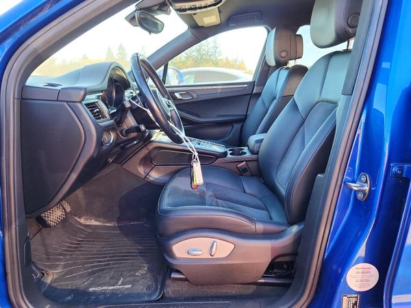 2017 PORSCHE MACAN — DENT