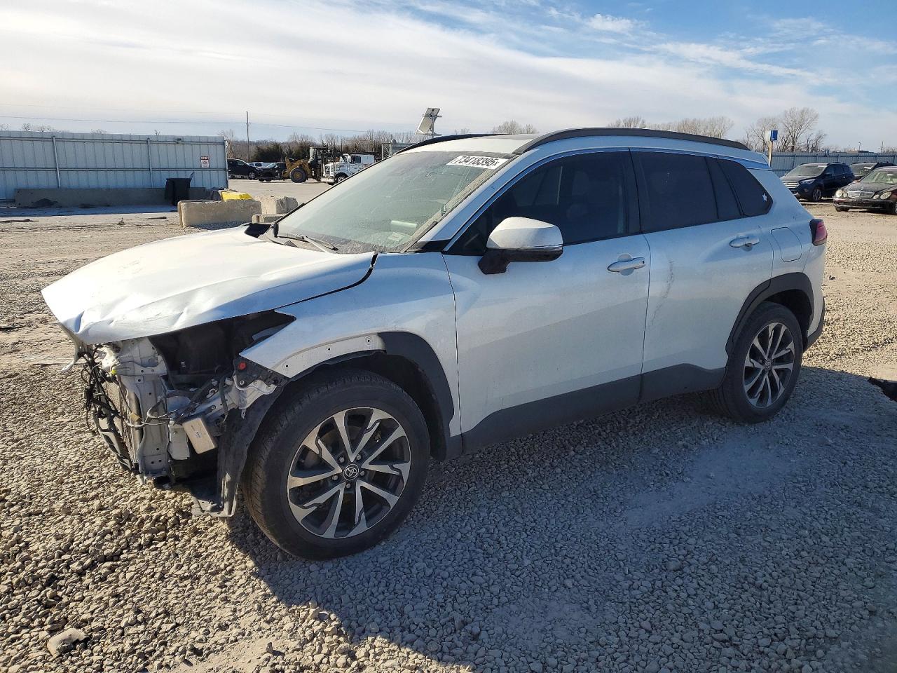 2022 TOYOTA COROLLA CROSS XLE — Front 3/4
