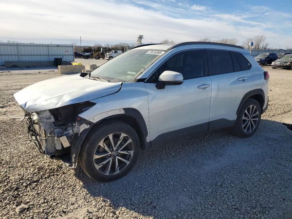 2022 TOYOTA COROLLA CROSS XLE — Front 3/4