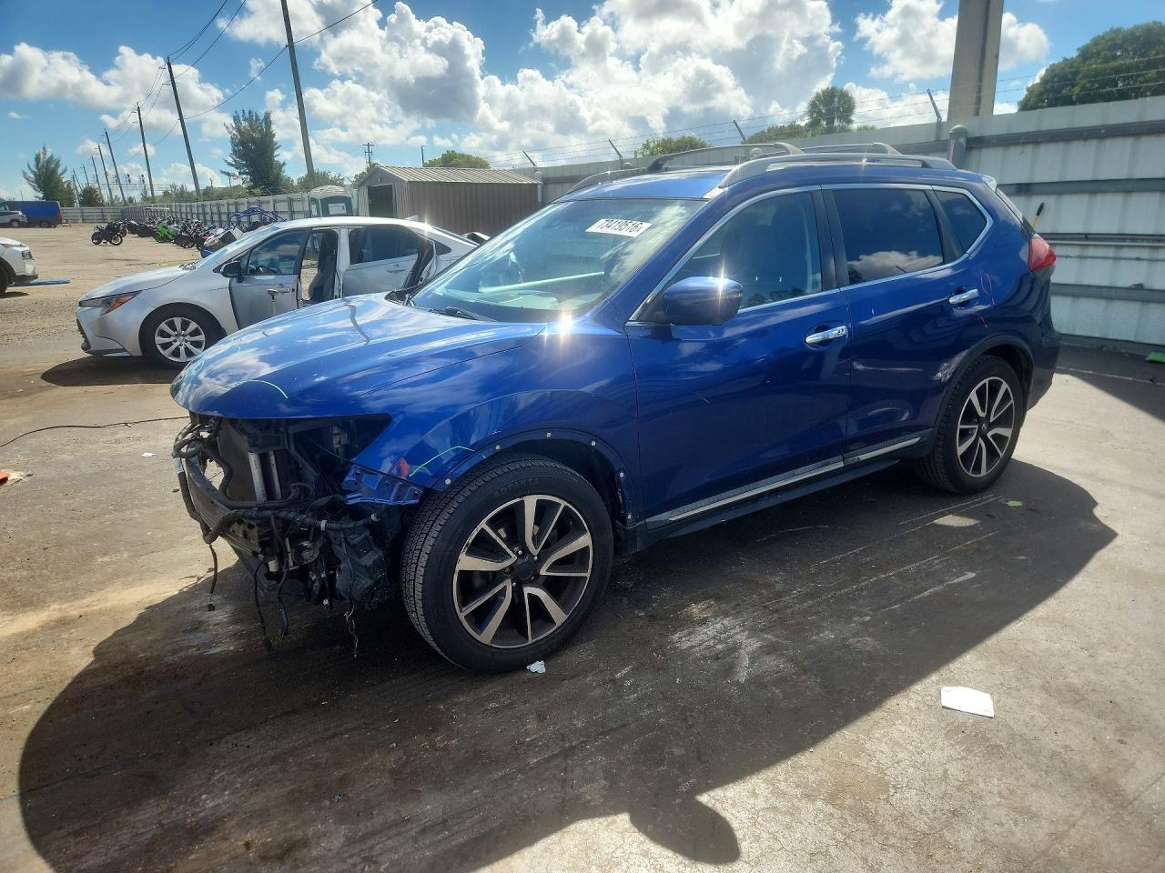 2019 NISSAN ROGUE — Front 3/4
