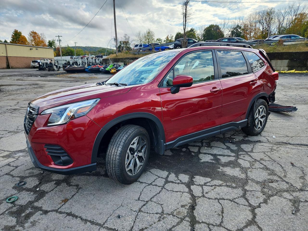 2022 SUBARU FORESTER Premium — Front 3/4