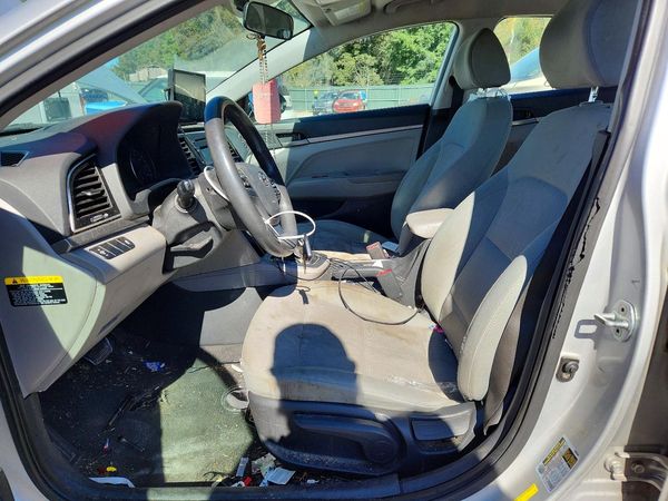 2017 HYUNDAI ELANTRA SE Base — DENT