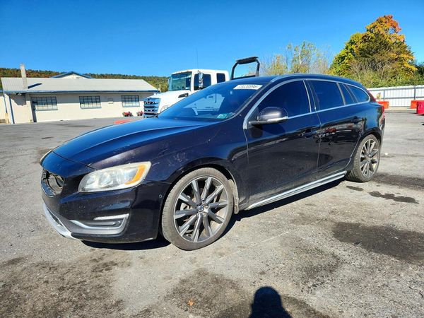 2015 VOLVO V60 Premier (non R design) — Front 3/4