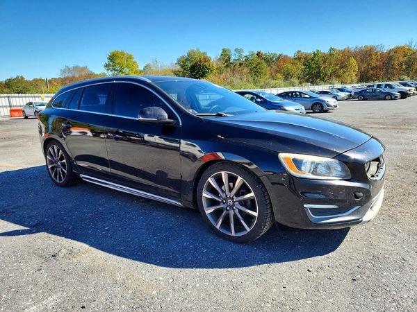 2015 VOLVO V60 Premier (non R design) — Passenger 3/4