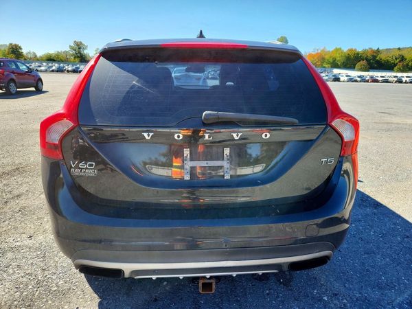 2015 VOLVO V60 Premier (non R design) — DIRR