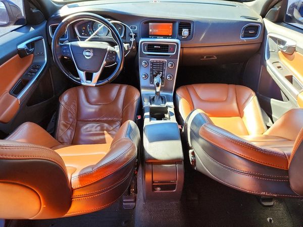 2015 VOLVO V60 Premier (non R design) — CKPT