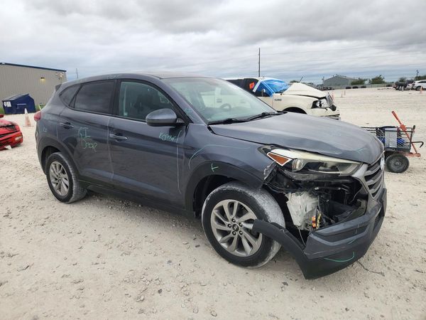 2018 HYUNDAI TUCSON SE Standard — Passenger 3/4