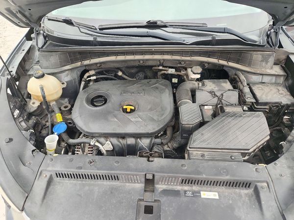 2018 HYUNDAI TUCSON SE Standard — Engine bay