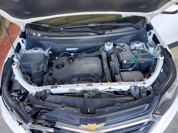 2018 CHEVROLET EQUINOX LT (1LT) — Engine bay