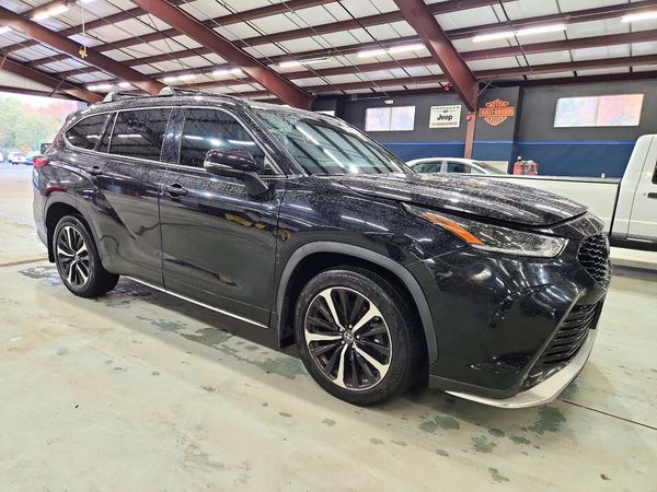 2022 TOYOTA HIGHLANDER XSE — Passenger 3/4